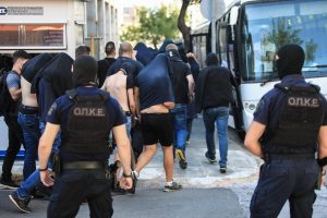 Objavljeno što je policija našla kod huligana koji je BBB-e odveo do sukoba s huliganima AEK-a Objavljeno što je policija našla kod huligana koji je BBB-e odveo do sukoba s huliganima AEK-a