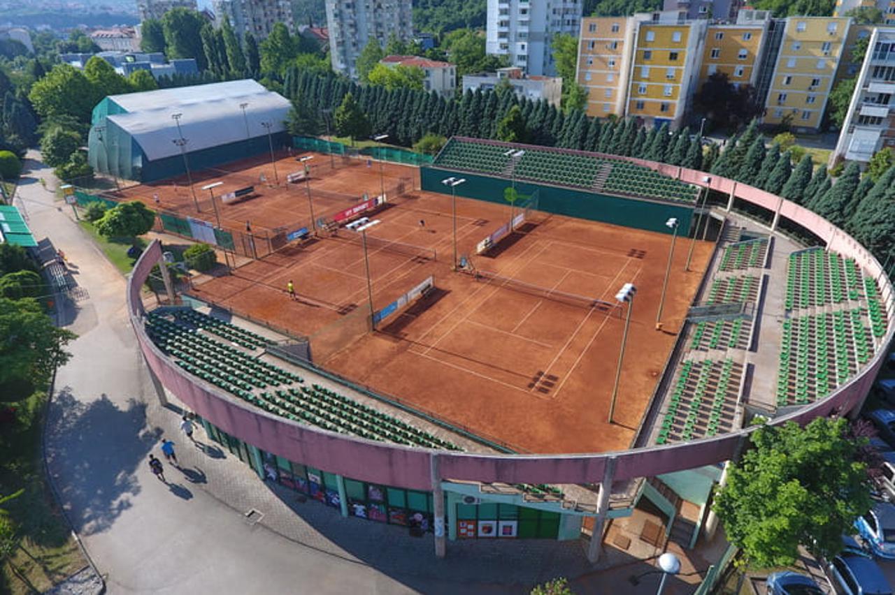 Teniski spektakl u Mostaru: Davis Cup između BiH i Njemačke otvoren mečom Fatića i Altmaiera Teniski spektakl u Mostaru: Davis Cup između BiH i Njemačke otvoren mečom Fatića i Altmaiera