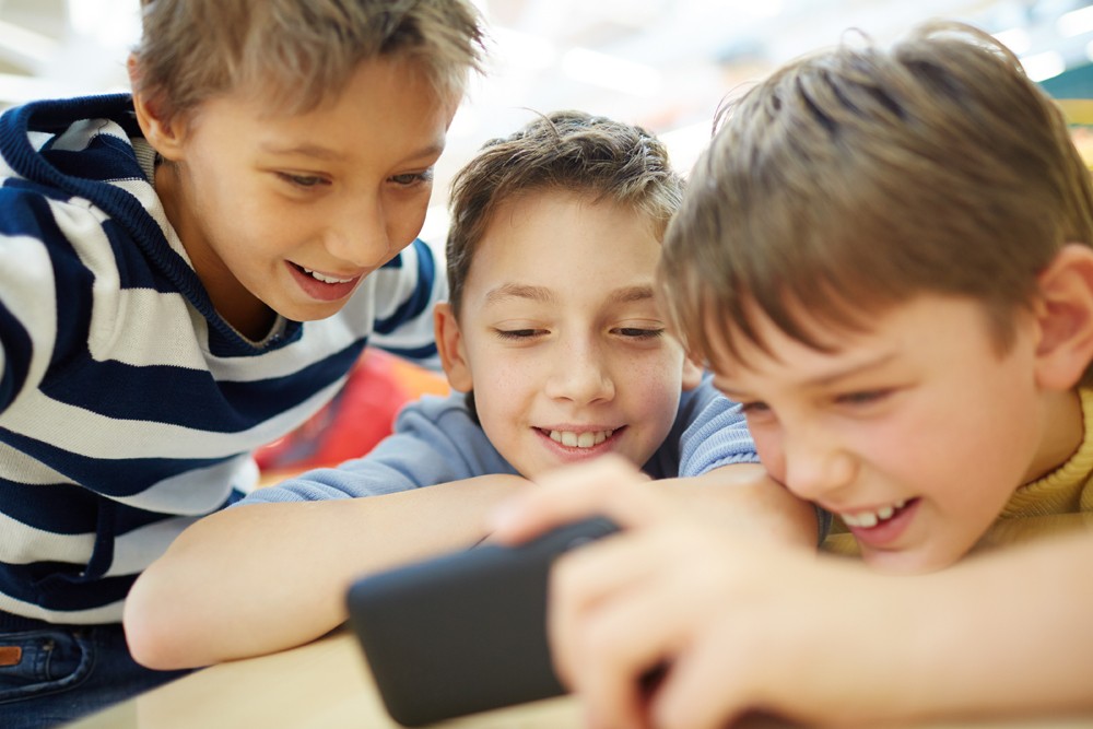 U Mostaru žele zabraniti korištenje mobitela svim maloljetnim učenicima U Mostaru žele zabraniti korištenje mobitela svim maloljetnim učenicima