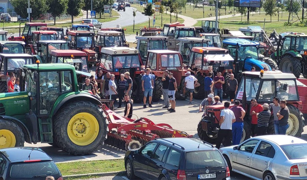 Poljoprivrednici blokirali Granični prijelaz Orašje – Županja