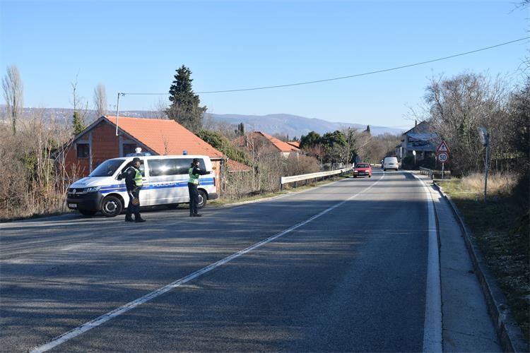 IMOTSKI U jučerašnjoj prometnoj akciji policija zabilježila 169 prometnih prekršaja IMOTSKI U jučerašnjoj prometnoj akciji policija zabilježila 169 prometnih prekršaja
