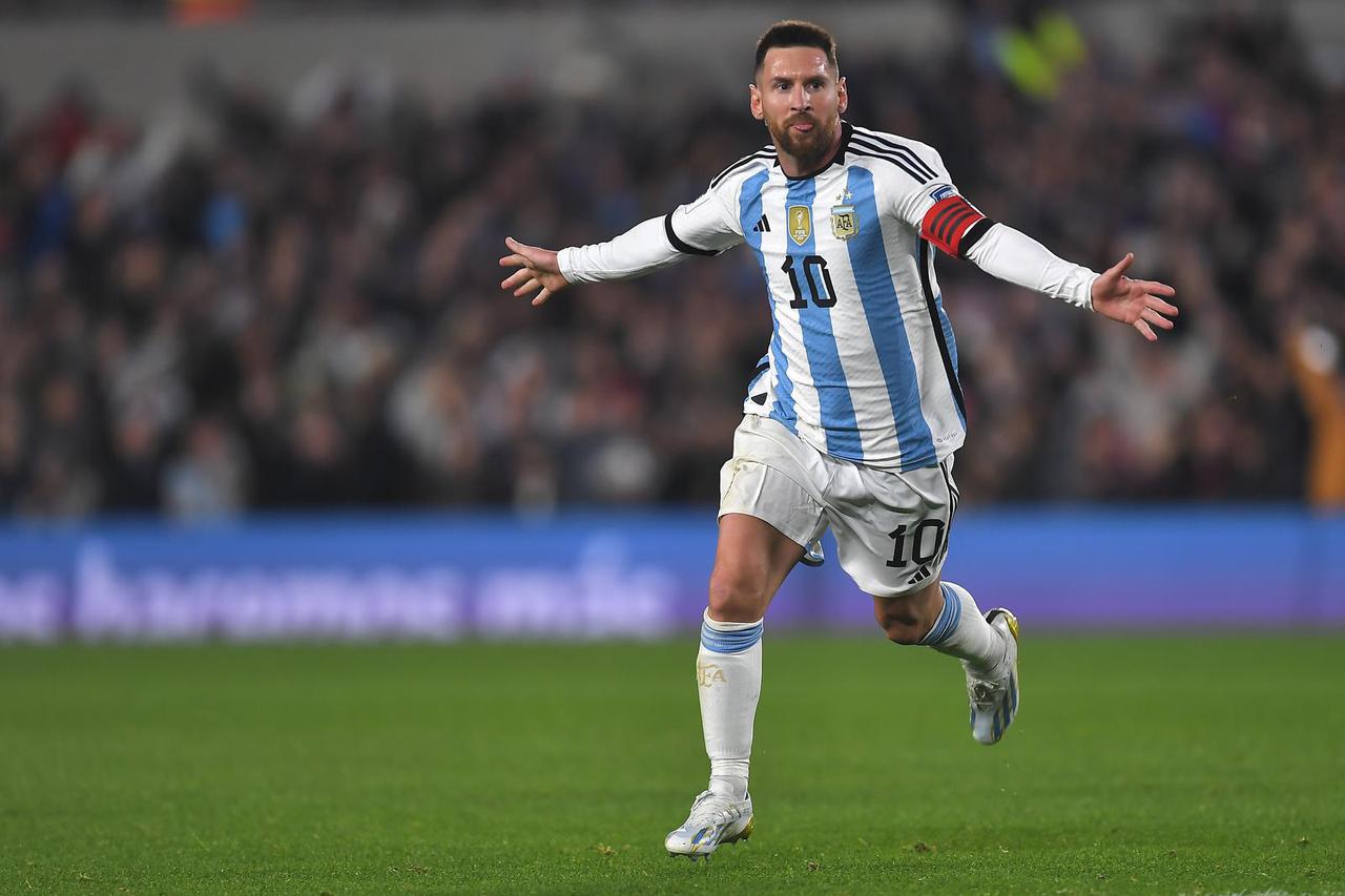 Lionel Messi osmi put proglašen za najboljeg nogometaša svijeta Lionel Messi osmi put proglašen za najboljeg nogometaša svijeta