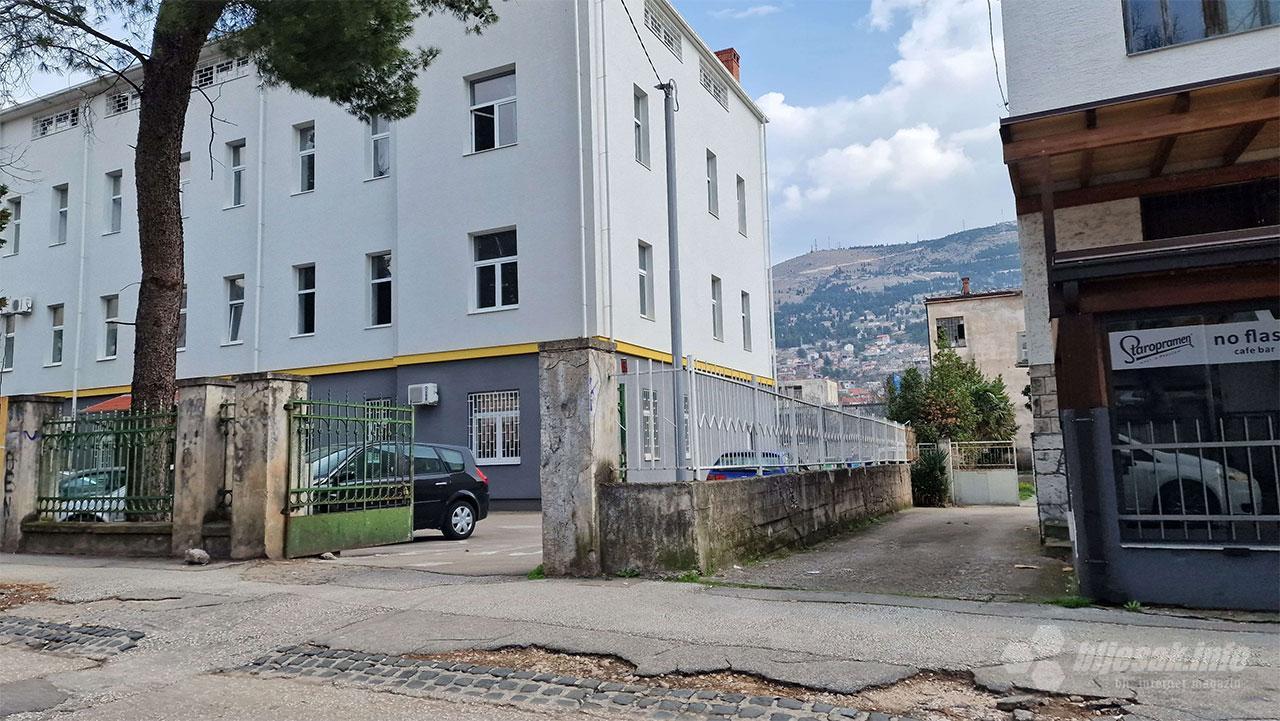 Objavljena snimka tučnjave ispred mostarske škole Objavljena snimka tučnjave ispred mostarske škole
