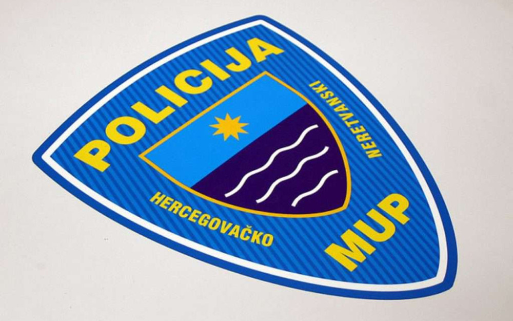 U navijačkim neredima u Mostaru oštećeno 16 policijskih vozila U navijačkim neredima u Mostaru oštećeno 16 policijskih vozila