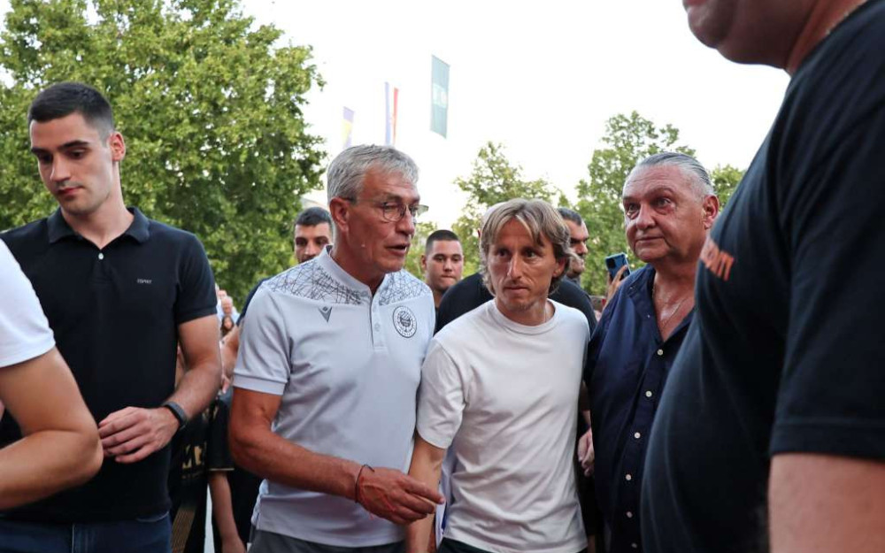 U prepunoj Kosači premijerno prikazan film o Zrinjskom; Modrić: Zrinjski je ponos U prepunoj Kosači premijerno prikazan film o Zrinjskom; Modrić: Zrinjski je ponos