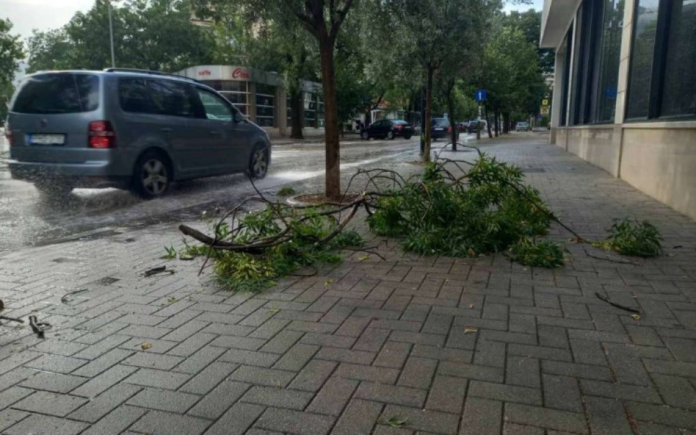 Širom BiH očekuju se pljuskovi, grmljavina, udari vjetra…: Evo kakvo će vrijeme biti narednih dana Širom BiH očekuju se pljuskovi, grmljavina, udari vjetra…: Evo kakvo će vrijeme biti narednih dana