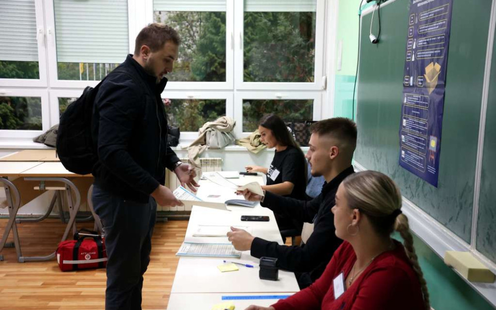 U Mostaru do 11 sati glasovalo jedva 10% birača, slična situacija i u Širokom Brijegu, manje od 9% u Posušju U Mostaru do 11 sati glasovalo jedva 10% birača, slična situacija i u Širokom Brijegu, manje od 9% u Posušju