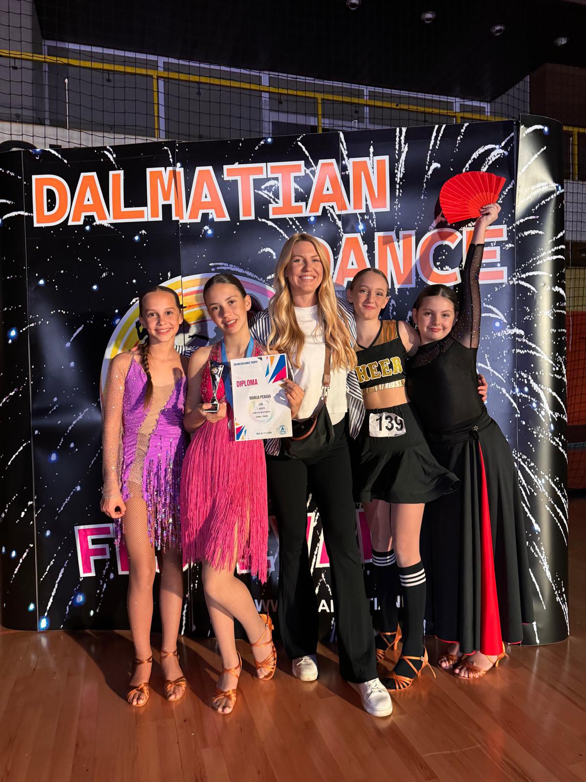Prve medalje za Latiness: Posuške plesačice uspješne na Dalmatian Dance Festivalu u Splitu Prve medalje za Latiness: Posuške plesačice uspješne na Dalmatian Dance Festivalu u Splitu