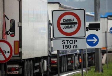 Znak carinskog terminala s uputom za zaustavljanje na graničnom prijelazu