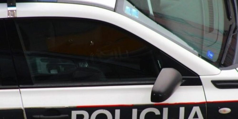 Policijsko vozilo MUP Tuzlanskog kantona s oznakom POLICIJA