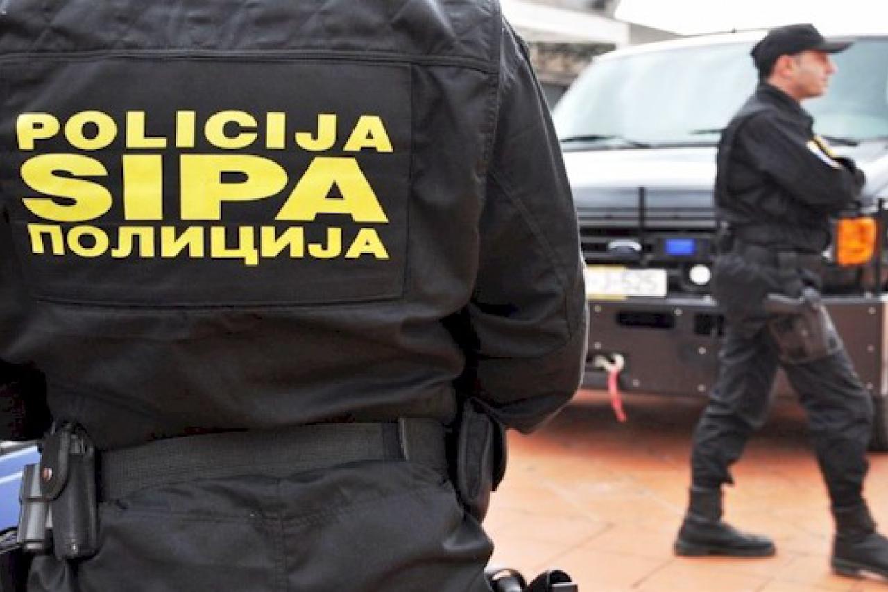 Zaposlenici SIPA-e u Banjoj Luci napustili zgradu nakon zahtjeva MUP-a RS-a Zaposlenici SIPA-e u Banjoj Luci napustili zgradu nakon zahtjeva MUP-a RS-a