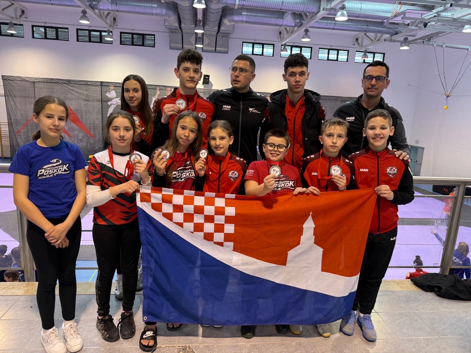 10 MEDALJA ZA POSKOKE U SPLITU 10 MEDALJA ZA POSKOKE U SPLITU