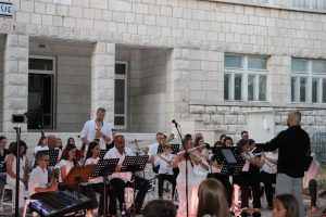 Dalmatinske note ispunile posuški park: Održana Večer dalmatinske pisme Dalmatinske note ispunile posuški park: Održana Večer dalmatinske pisme