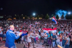 Veliki humanitarni koncert u Blatnici: ‘Blatničke note dobrote’ okupljaju estradu Veliki humanitarni koncert u Blatnici: ‘Blatničke note dobrote’ okupljaju estradu