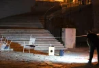 Policijski očevid noću na mjestu nesreće u Šibeniku s policajcem i osiguranom lokacijom
