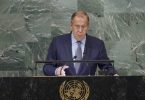 Muški govornik u plavom odijelu govori na puljapitu Općne skupštine Ujedinjenih naroda