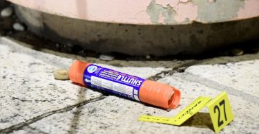 Signalna raketa s mjernom vrpcom na mjestu pregleda