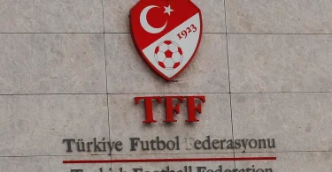 Logotip Turske fudbalske federacije (TFF) sa grbom i nazivom na износu