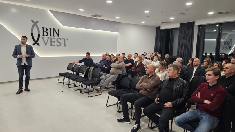Presentacija u poslovnom prostoru Binvesta s gospodarstvenim predstavnicima Posušja koji sjedze u redovima