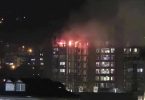 Noćni požar u višestambenoj zgradi s intenzivnom vatrom i dimom