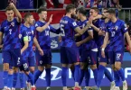 Nogometaši hrvatske reprezentacije u plavim dresovima okupljeni u krugu prije utakmice