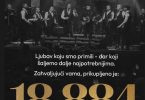 Pjevači klapske grupe na pozornici tijekom humanitarnog koncerta s projektiranim iznosom prikupljenih sredstava