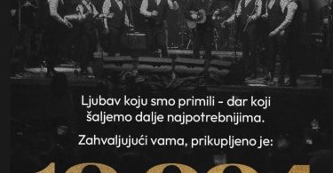Pjevači klapske grupe na pozornici tijekom humanitarnog koncerta s projektiranim iznosom prikupljenih sredstava
