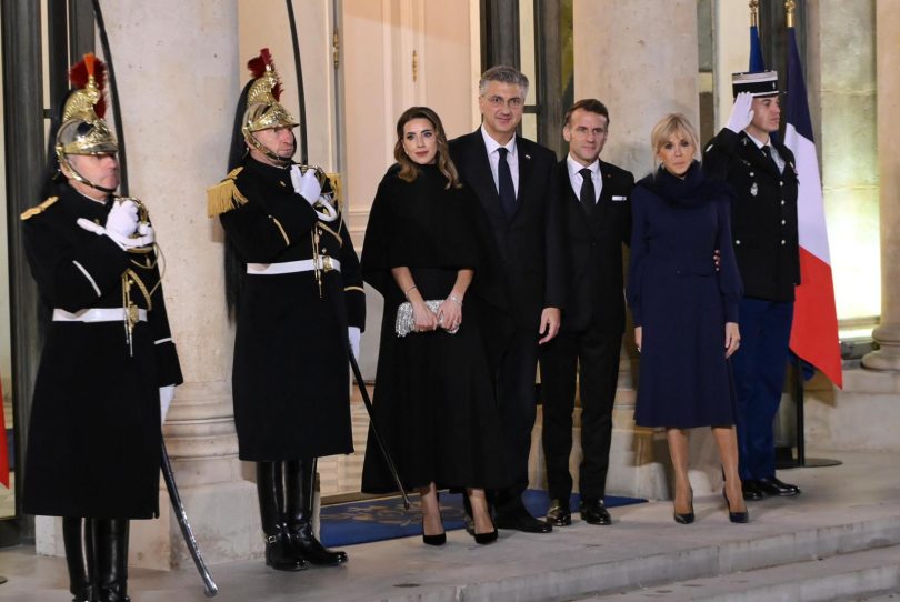 Francuska i hrvatska delegacija na formalnom susretu, Macron i Plenković sa suradnicima