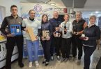 Grupa golfera s kupama i medaljama na Topali, dobitnici Novogodišnjeg turnira