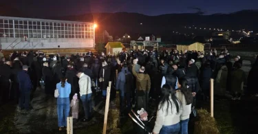 FOTO Održan prosvjed zbog zatvaranja Adventa u Uskoplju: "Šalju naoružanu policiju na djecu"