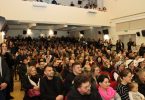 Veliki broj posjetitelja na Božićnoj večeri folklora u Posušju, puna dvorana sa gledateljima