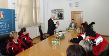 Sudionici projekata Gerontodomaćice i Srce Posušja na službenoj recepturi tijekom prijema