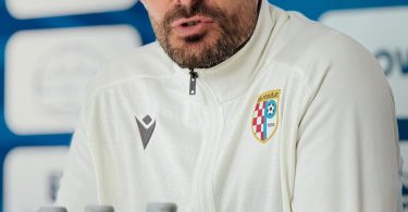 Trener HŠK Posušje na konferenciji za novinare prije susreta na Pecari
