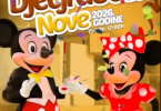 Dvije animirane maskote - dječak i djevojčica u crvenoj haljini - plesne na dječjem doceku Nove godine
