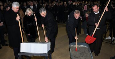 Službena delegacija položava simboličke lopate za početak izgradnje projekata u Banjoj Luci