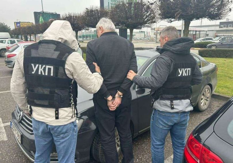 Pripadnici UKP-a provode uhićenje osobe osumnjičene za teška kaznena djela