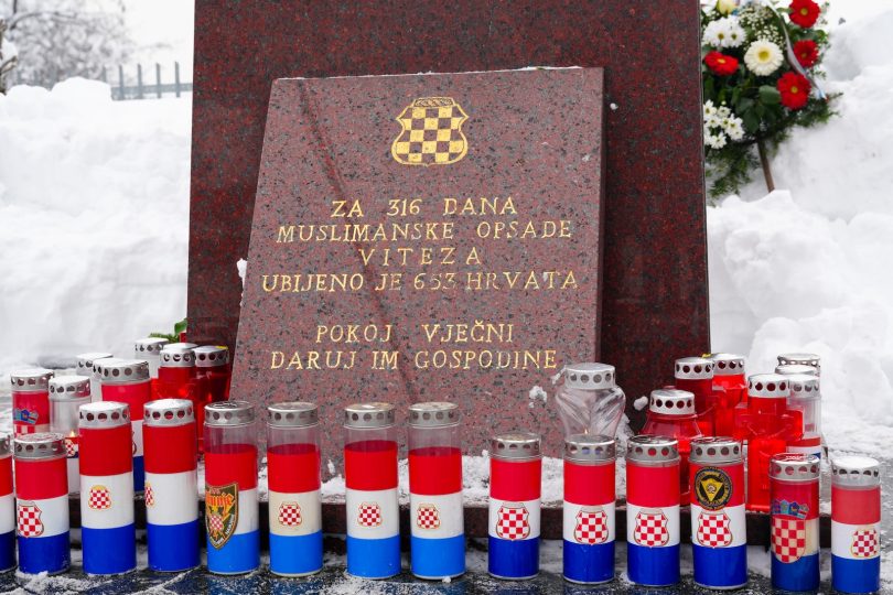 32 godine od zlocina u Buhinim Kucama Predsjednica Bradara porucila Buhine Kuce ne traze osvetu nego istinu i odgovornost 10 1