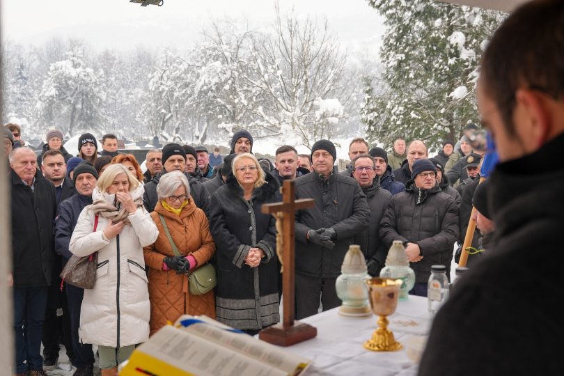 32 godine od zlocina u Buhinim Kucama Predsjednica Bradara porucila Buhine Kuce ne traze osvetu nego istinu i odgovornost 11