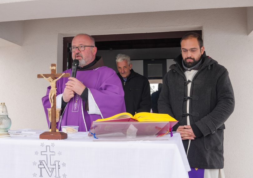 32 godine od zlocina u Buhinim Kucama Predsjednica Bradara porucila Buhine Kuce ne traze osvetu nego istinu i odgovornost 12