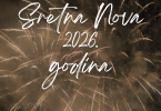 Zlatne vatrometne rakete na crnoj pozadini sa tekstom 'Sretna Nova 2026. godina'