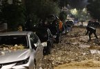 Automobili oštećeni tijekom oluje i poplava u Grčkoj, vozila pokrivena muljem i šteta na cestama
