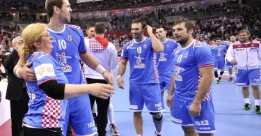 Hrvatski rukometni reprezentativci u plavim dresovima nakon utakmice protiv Poljske