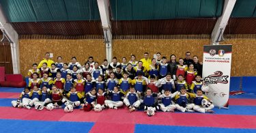 Grupa taekwondo trenera i učenika na zimskom kampu u Splitu