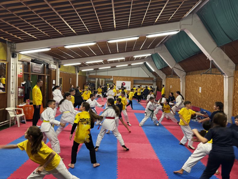 Mladi tekvondoisti treniraju na šarenom tatamiju tijekom zimskog kampa u Splitu
