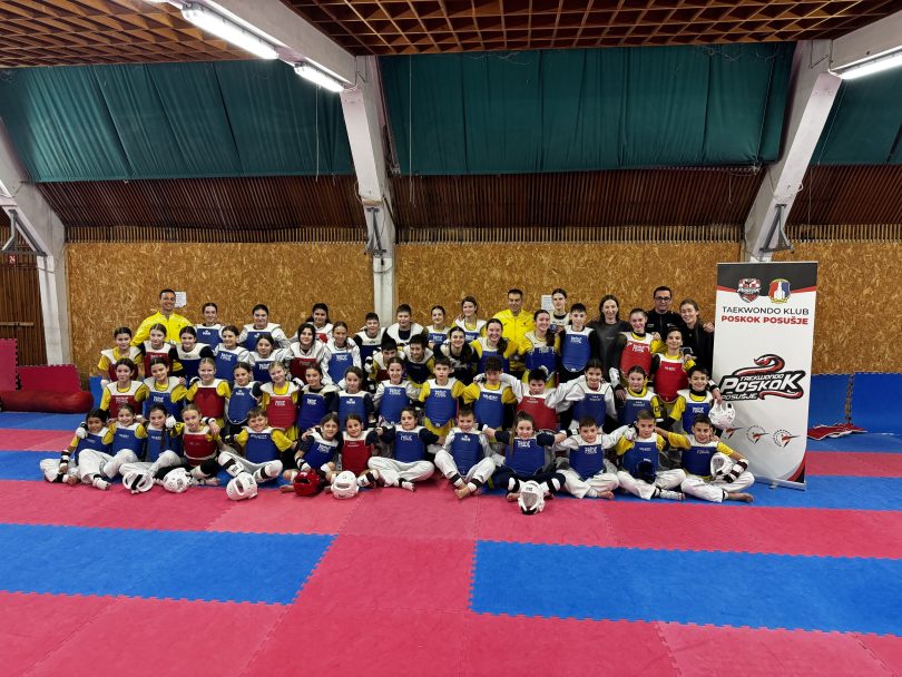 Grupa taekwondo trenera i učenika na zimskom kampu u Splitu