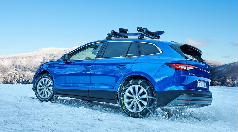 elektricni auto na snijegu