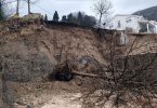Aktivirano klizište s priklonom terenom i kućom na vrhu padine