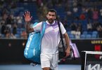 Tenisač Marin Čilić машва rukom napuštajući teren nakon meča na Delray Beach turniru