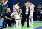 Hrvatski futsaleri tijekom utakmice na EP-u, trener daje instrukcije igračima sa klupe
