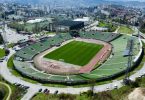 Zračni pogled na stadion Koševo u Sarajevu s football terenom i atletskom stazom